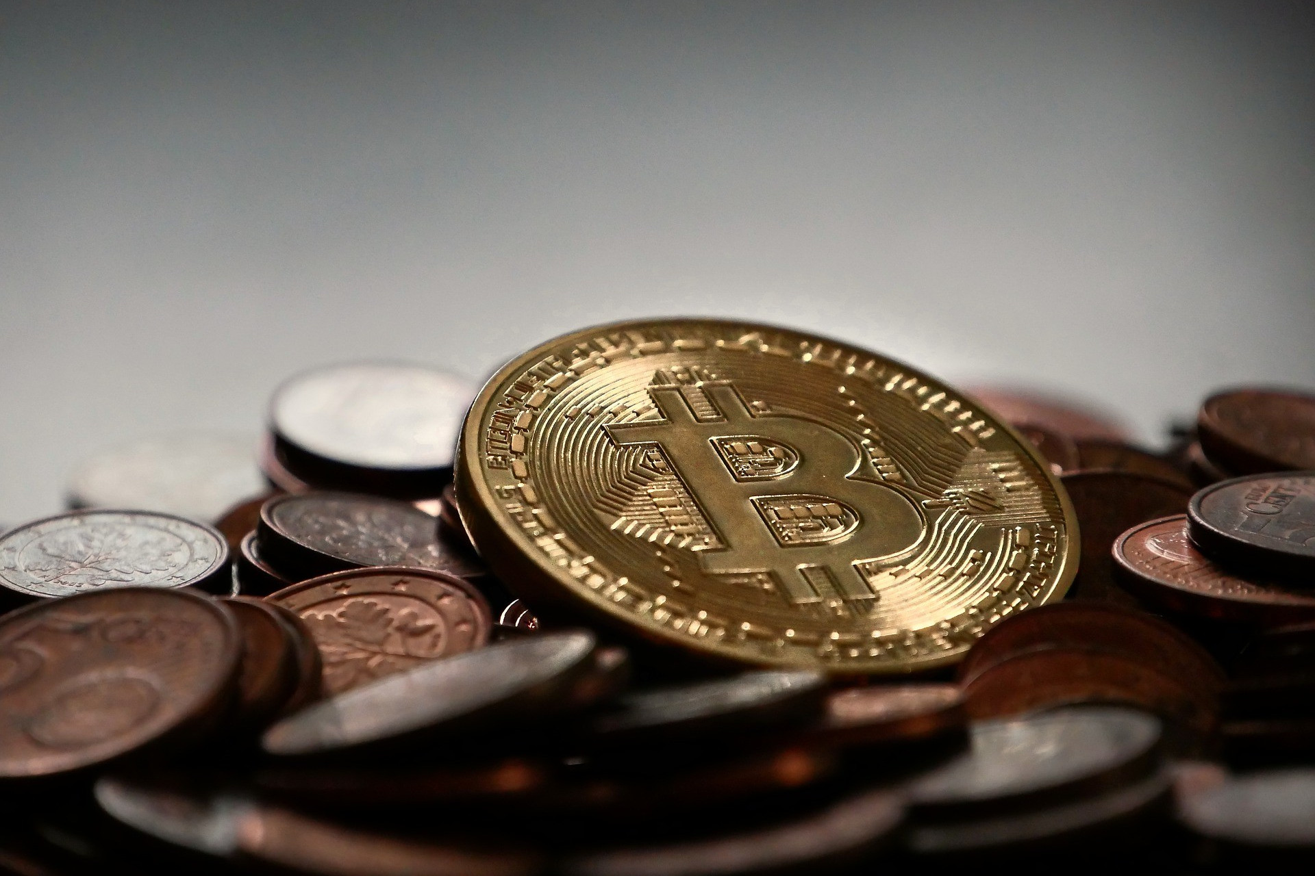 Grappling with the Bitcoin. Why is it difficult for it to become a generalised money?