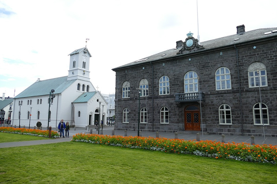​The curious case of Iceland: democratic lessons ten years after the banking crash