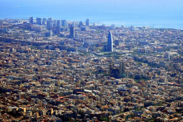 <strong>Barcelona - a model of tourist success with lights and shadows</strong>